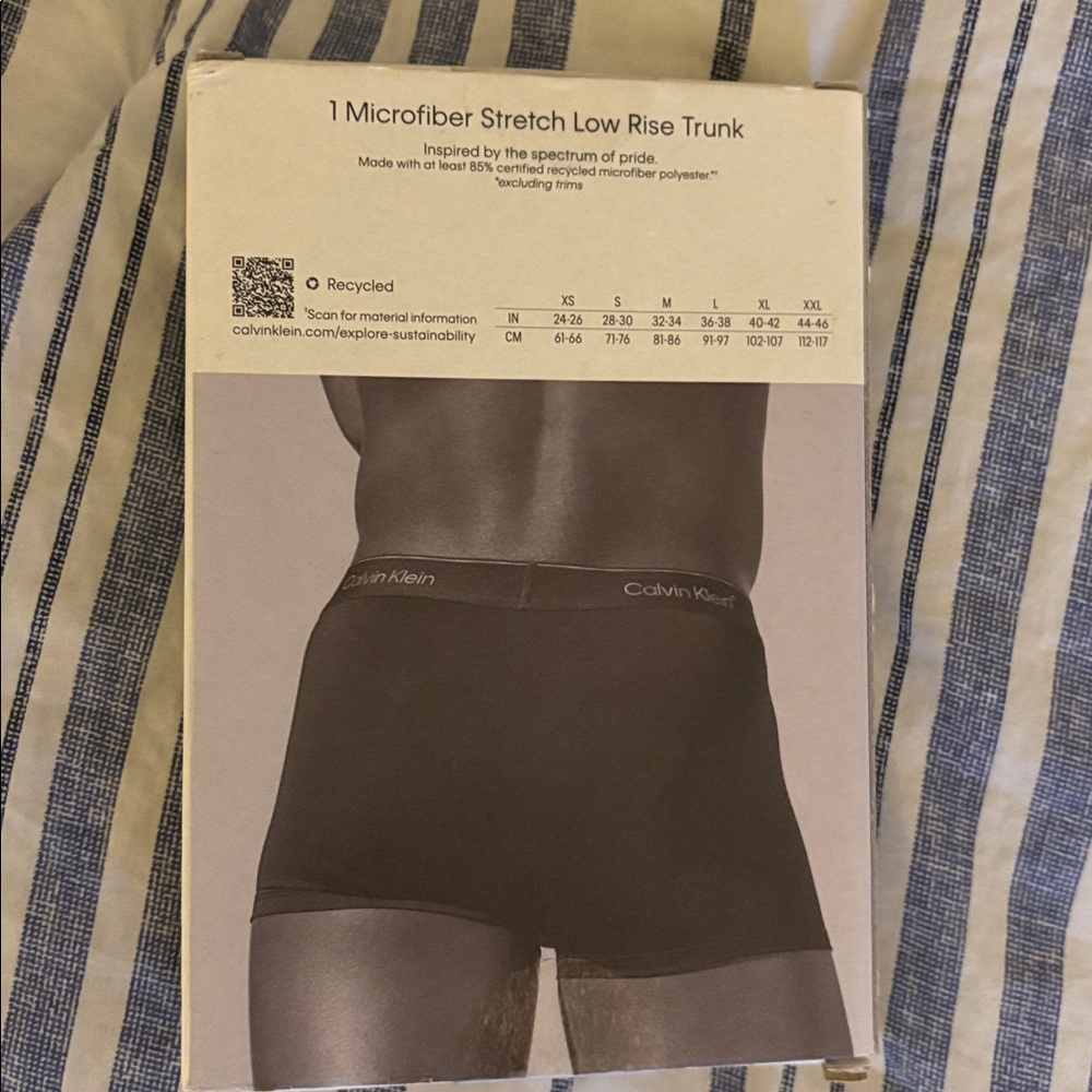 Brand new Calvin Klein trunk - Picture 3 of 3